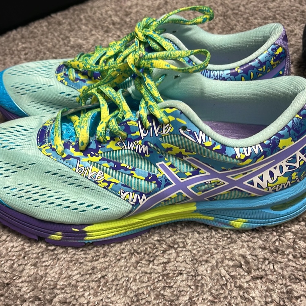 Woman Asics size 8 1/2
